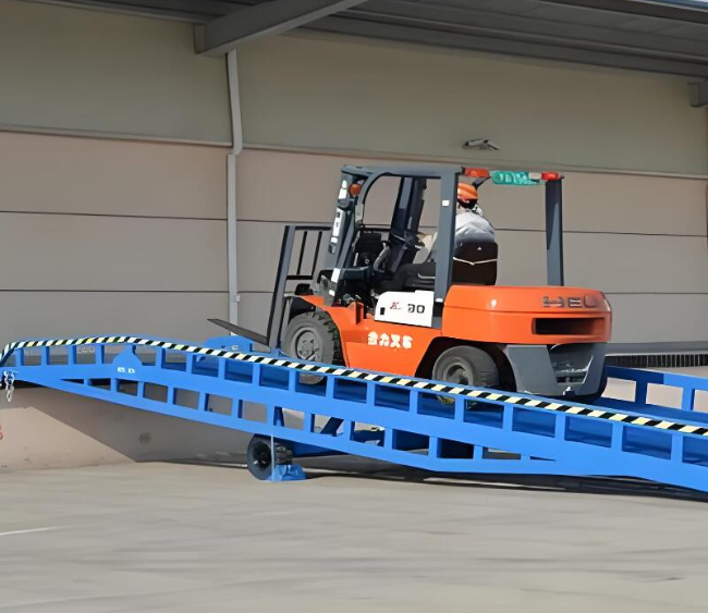 施甸移动式卸货平台（叉车用）